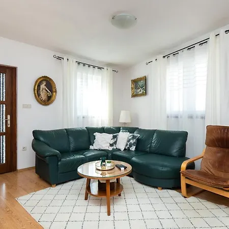 House Bany Holiday home *