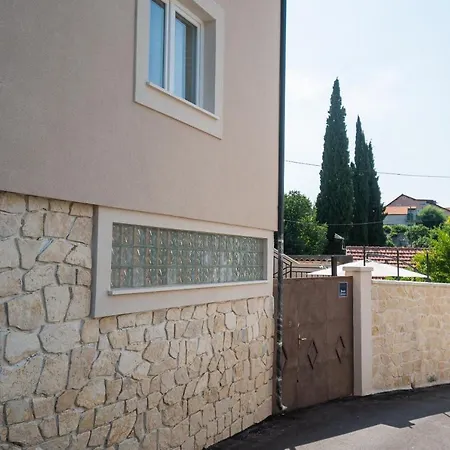 Nyaraló House Bany Skradin