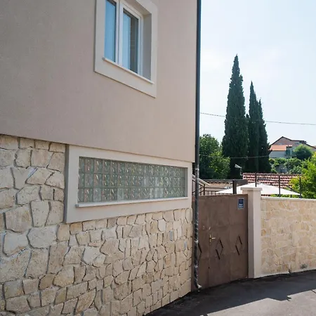 House Bany * Skradin